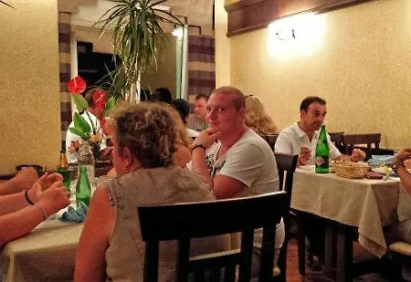 Ancora فندق مبيت وإفطار نيوم